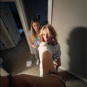 Meet your Posher, Adara